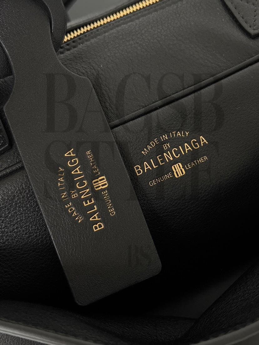 BALENCIAGA WOMEN'S CARRIE BOWLING BAG SMALL IN BLACK 8329202ABNQ1000 (31*12*12cm) — Bags