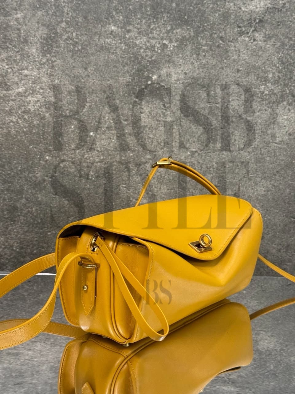 BALENCIAGA WOMEN'S LE 7 SHOULDER BAG MEDIUM IN CURRY 8681022ACJZ7055 (26*13.5*10cm) — Bags