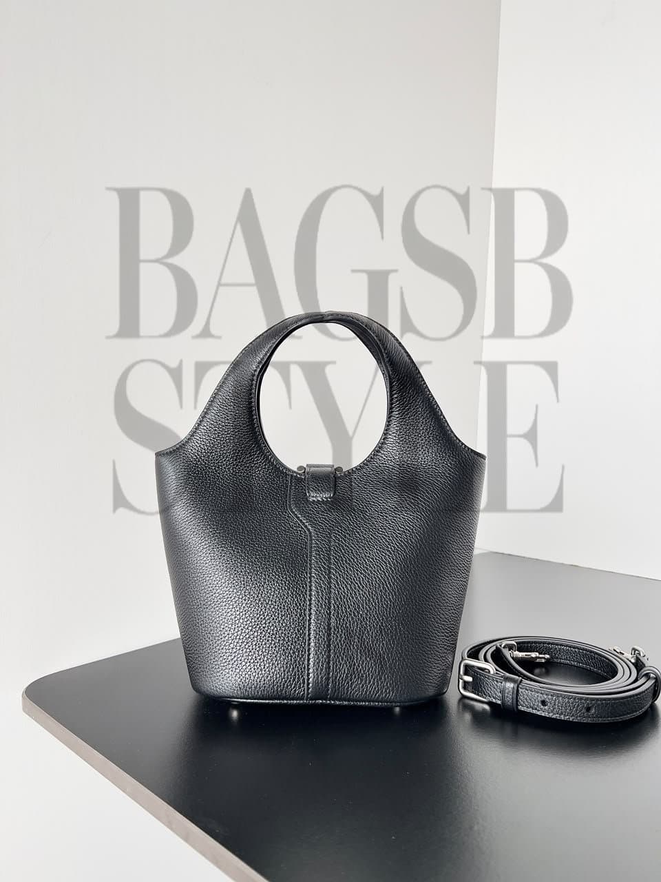 BALENCIAGA WOMEN'S LOCKER HOBO BAG MEDIUM 7716252AAWC1000 (24*23*9.9cm) — Bags