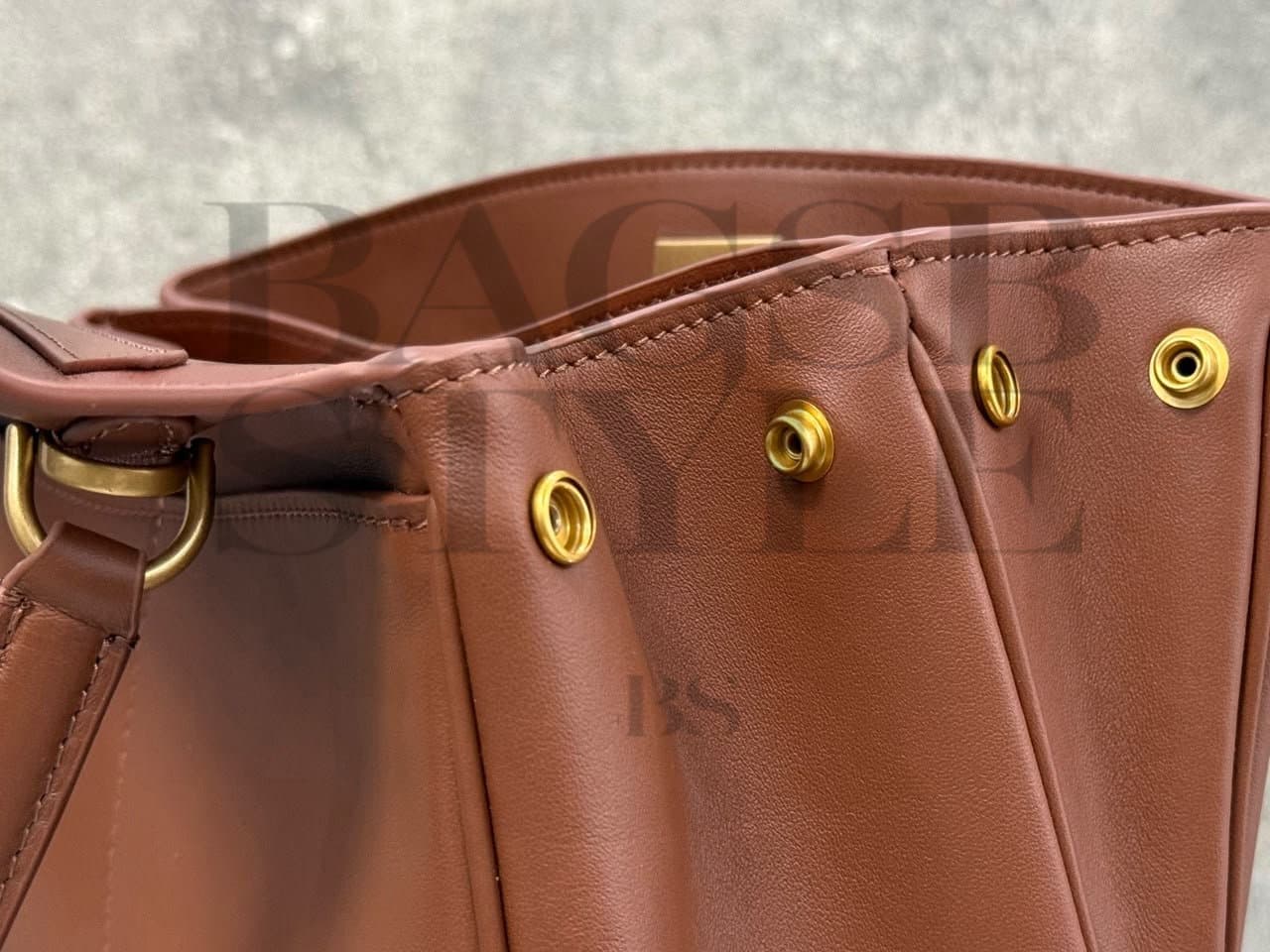 BALENCIAGA WOMEN’S RODEO HANDBAG SMALL IN NEW TAN 7897792AA4V2237 (27 × 20 × 10 cm) — Bags