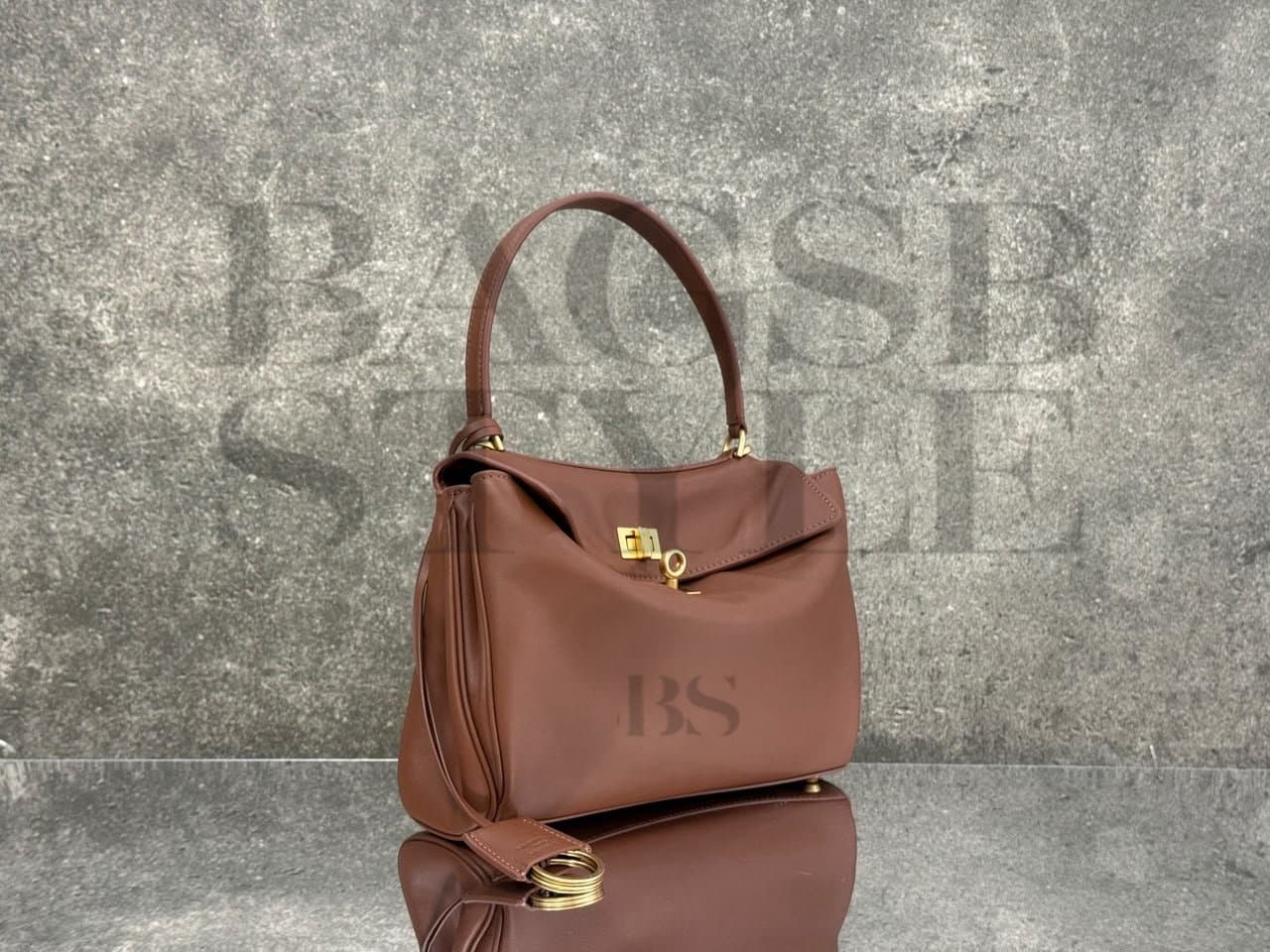 BALENCIAGA WOMEN’S RODEO HANDBAG SMALL IN NEW TAN 7897792AA4V2237 (27 × 20 × 10 cm) — Bags