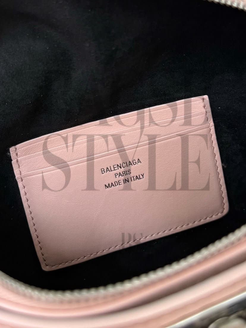 BALENCIAGA WOMEN'S RODEO VANITY IN SUEDE PINK 8455942AA4U5831 (18*12.9*8.3cm) — Bags