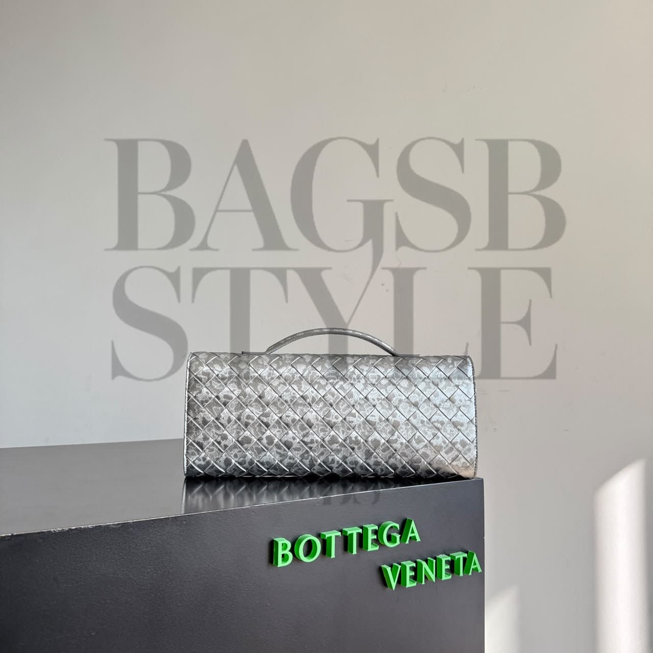 BOTTEGA VENETA ANDIAMO CLUTCH 741511V5XF18101 (31*13*3cm) — Bags