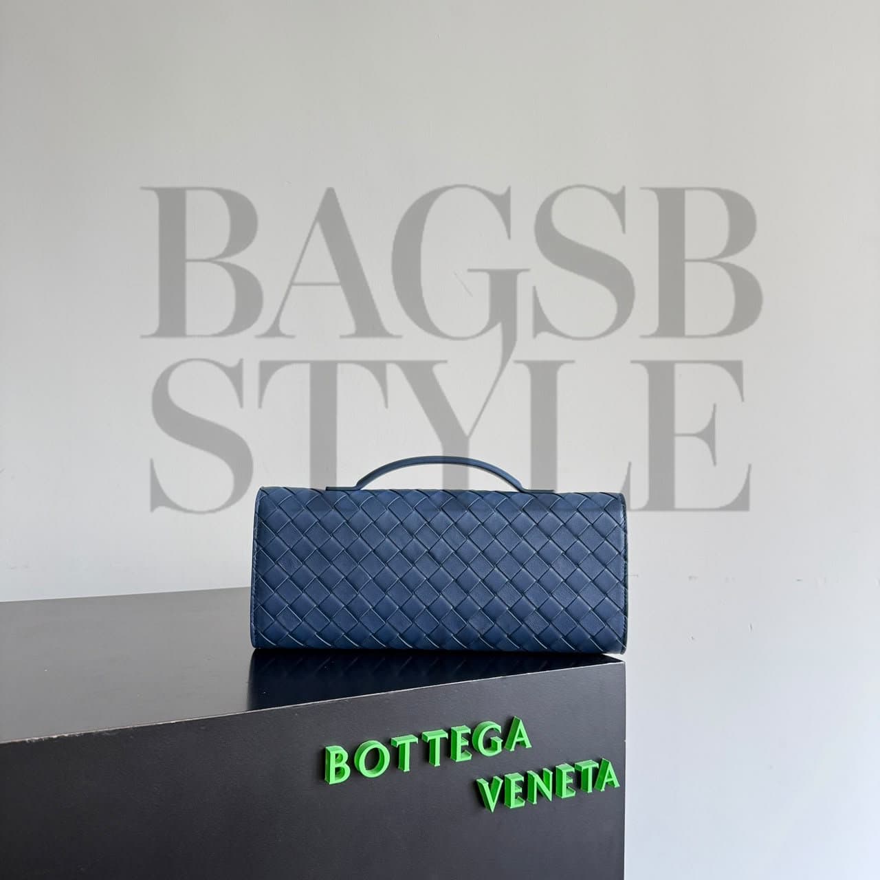 BOTTEGA VENETA ANDIAMO CLUTCH 741511VCPP34020 (31 × 13 × 3 cm) — Bags