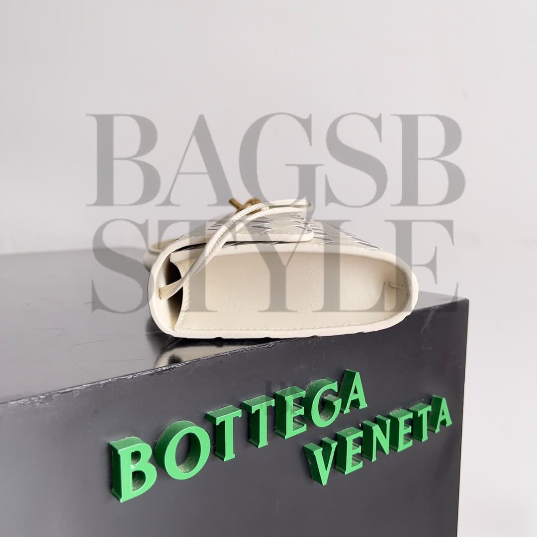 BOTTEGA VENETA ANDIAMO CLUTCH 741511VCPP39195 (31*13*3cm) — Bags