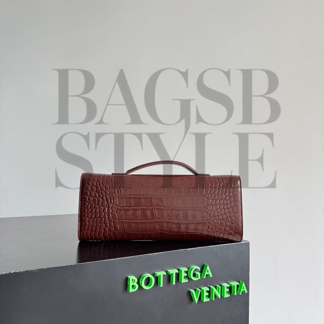 BOTTEGA VENETA ANDIAMO CLUTCH 836810 (31*13*3cm) — Bags
