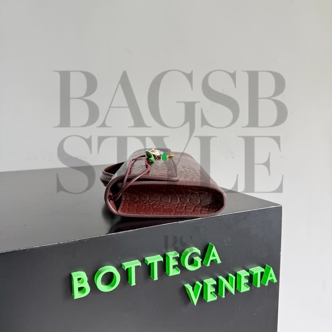 BOTTEGA VENETA ANDIAMO CLUTCH 836810 (31*13*3cm) — Bags