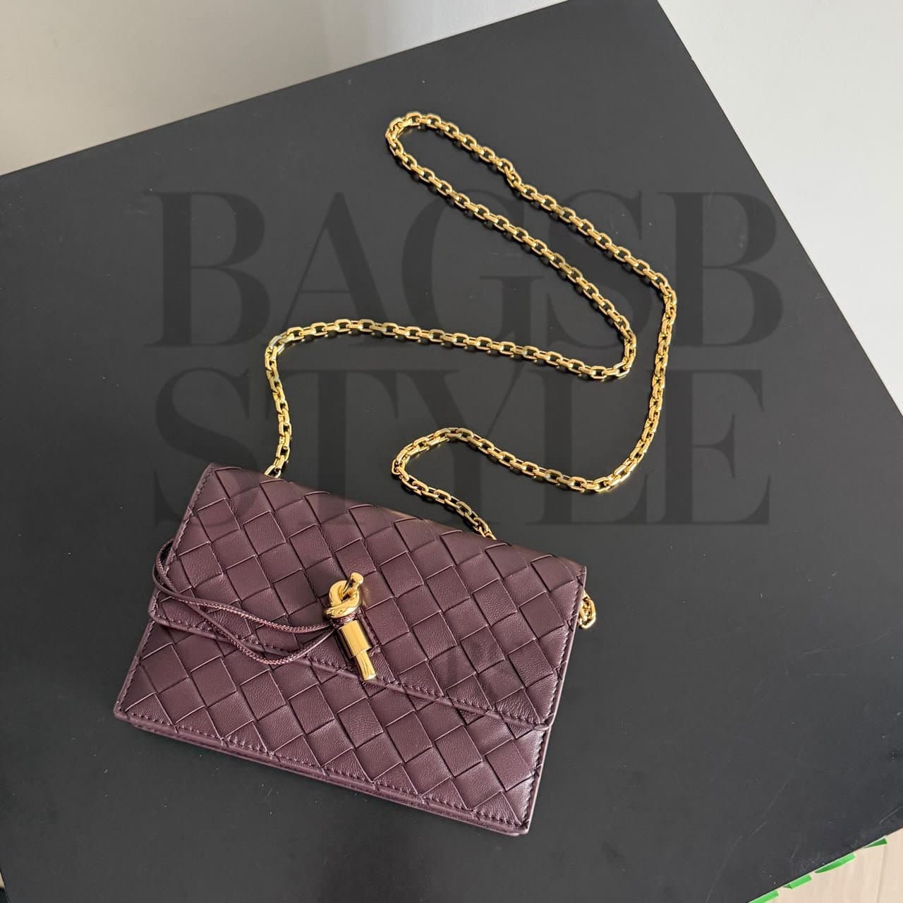 BOTTEGA VENETA ANDIAMO POUCH ON CHAIN 844107VCPP22190 (19 × 12.5 × 4 cm) — Bags