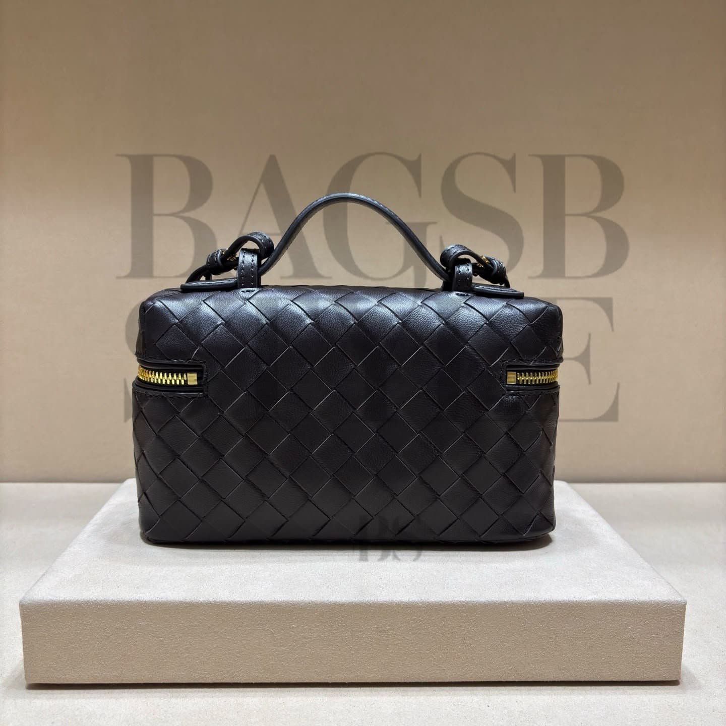 BOTTEGA VENETA BANG BANG 789109V3IV14183 (22 × 12.5 × 5 cm) — Bags