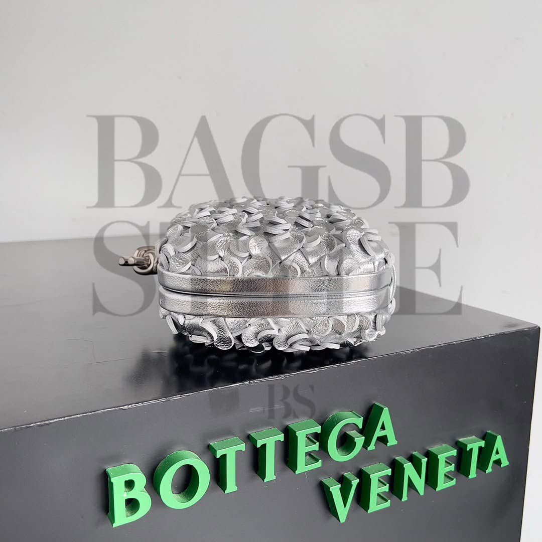 BOTTEGA VENETA KNOT 717622 (20.5 × 12.5 × 6 cm) — Bags