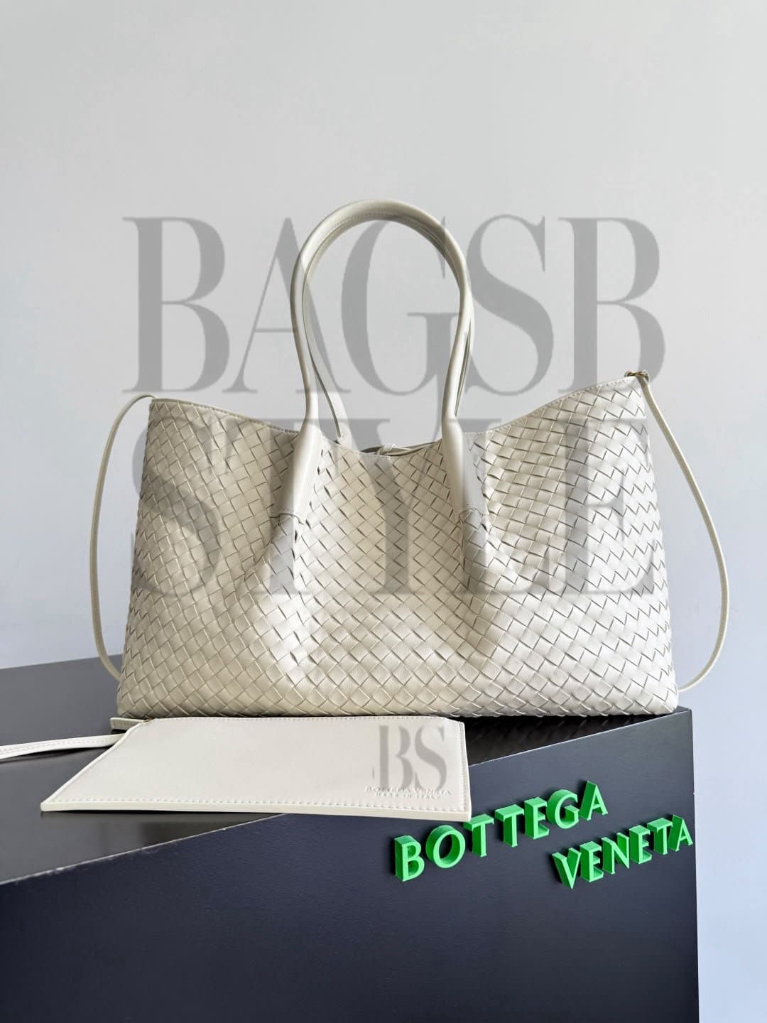 BOTTEGA VENETA MEDIUM PINACOTECA 817166 (43 × 23 × 17.5 cm) — Bags