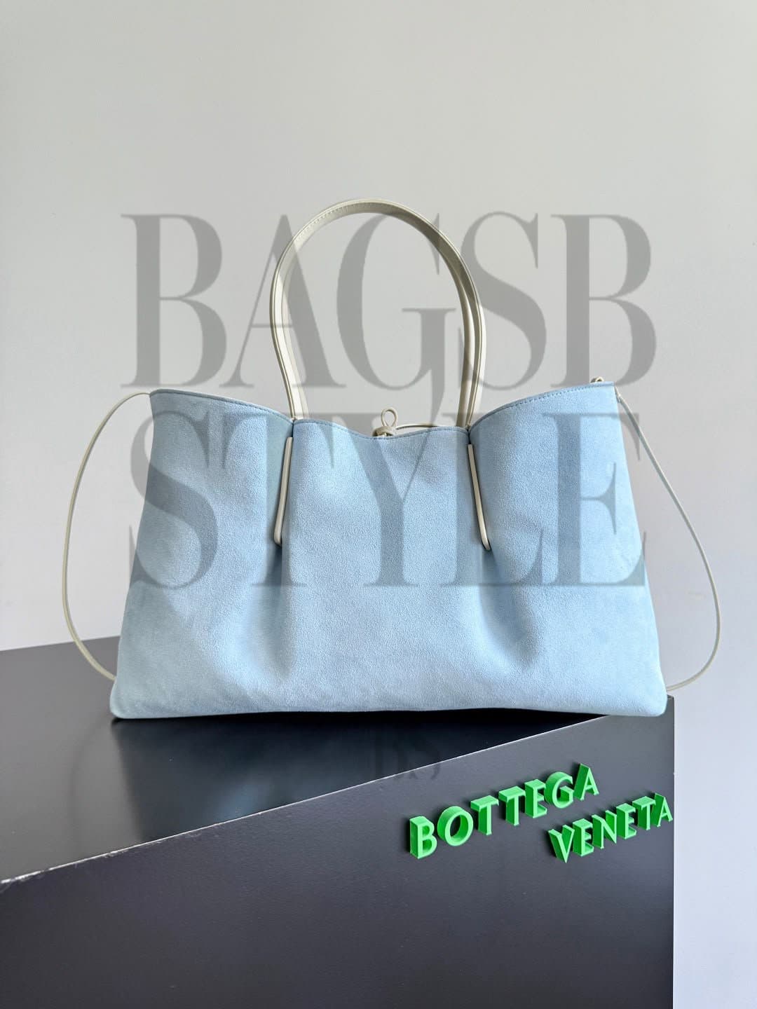BOTTEGA VENETA MEDIUM PINACOTECA 817166 (43 × 23 × 17.5 cm) — Bags