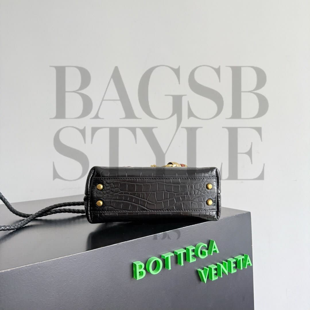 BOTTEGA VENETA MINI ANDIAMO CROCODILE LEATHER 777614 (22 × 15.5 × 9 cm) — Bags