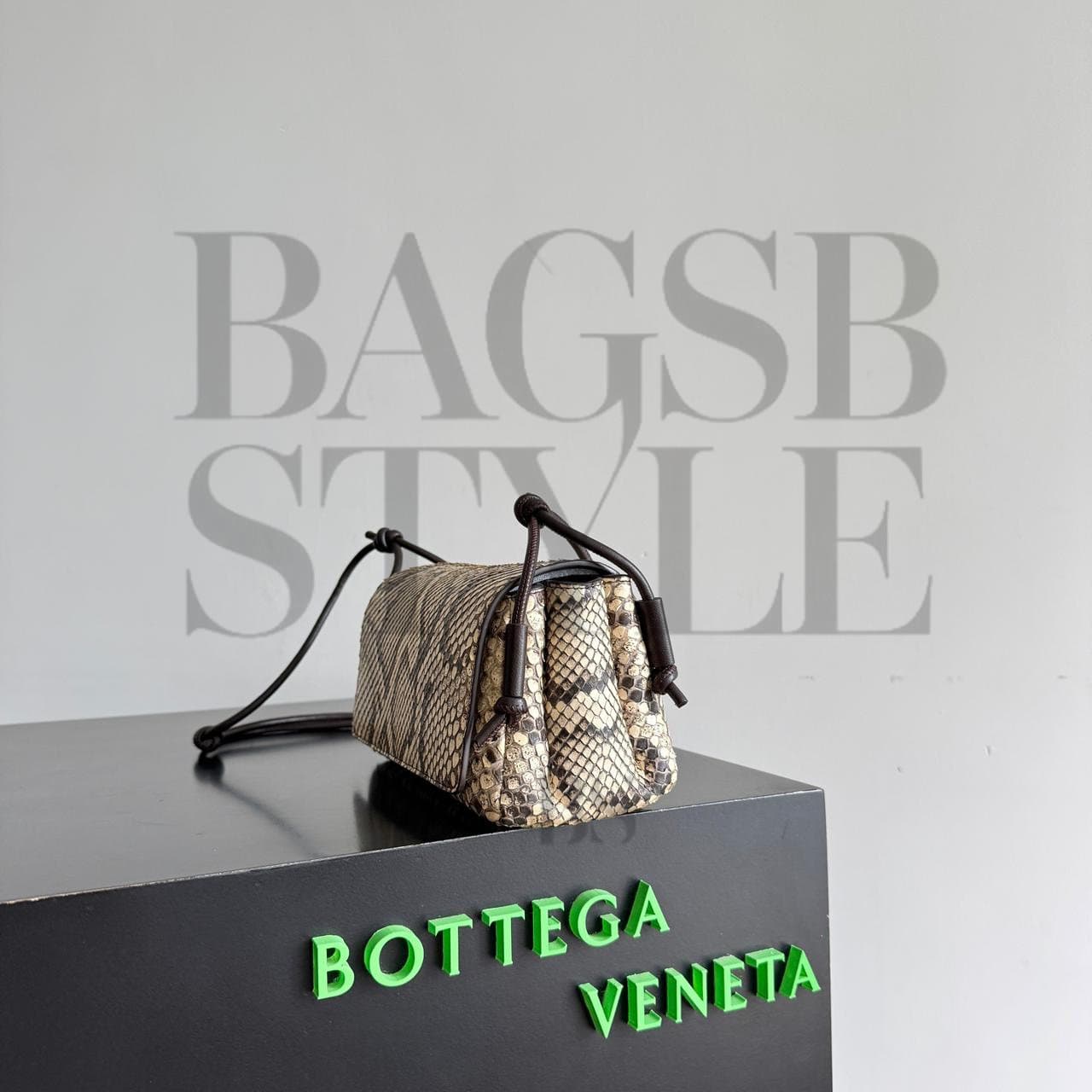 BOTTEGA VENETA NOTTURNO 843893 (21*11*9cm) — Bags