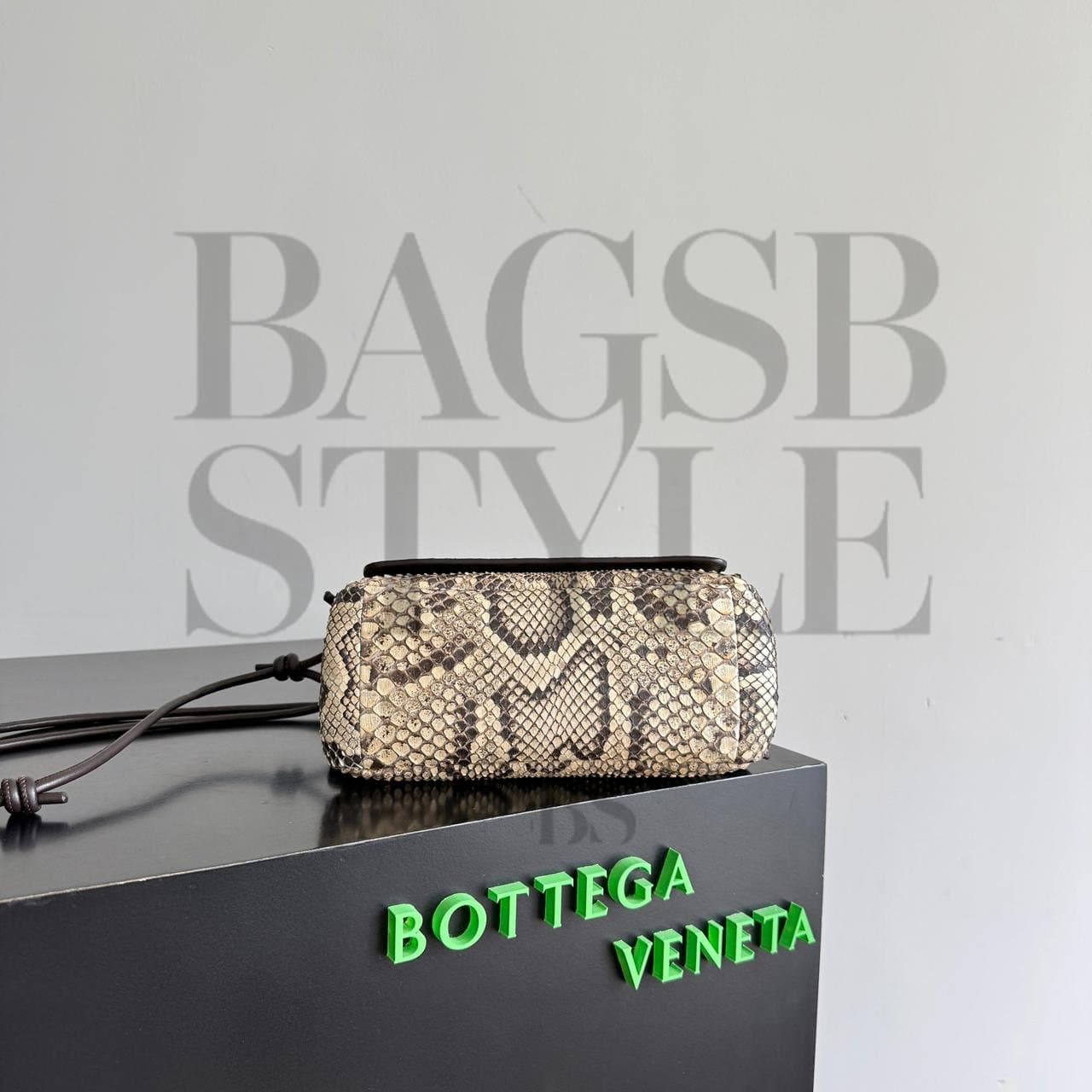 BOTTEGA VENETA NOTTURNO 843893 (21*11*9cm) — Bags