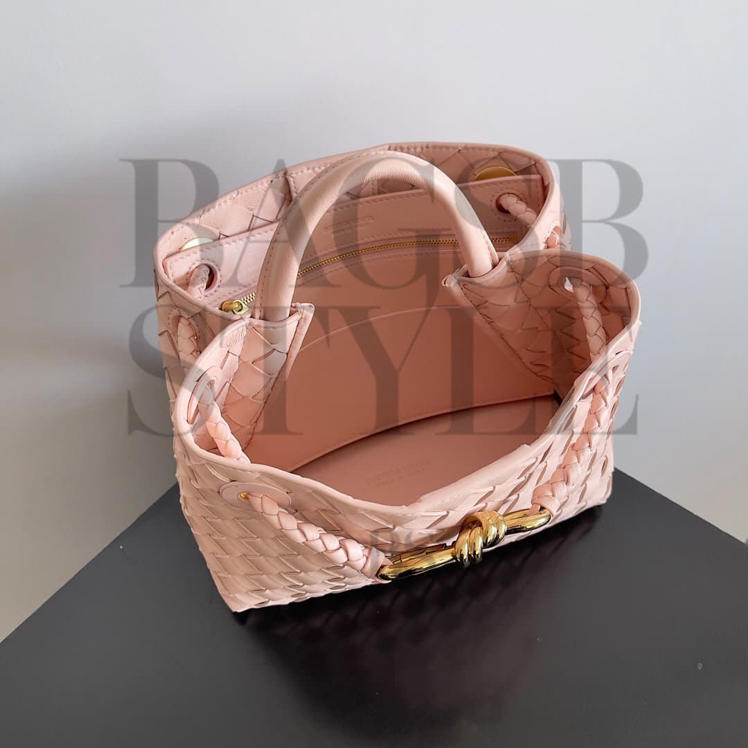 BOTTEGA VENETA SMALL ANDIAMO 743568 (25 × 22 × 10.5 cm) — Bags