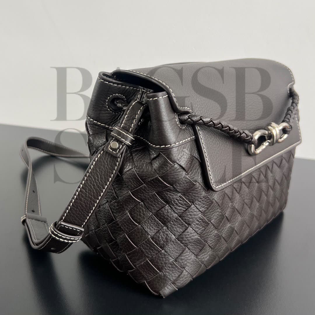 BOTTEGA VENETA SMALL ANDIAMO MESSENGER 815781 (29 × 20 × 13 cm) — Bags