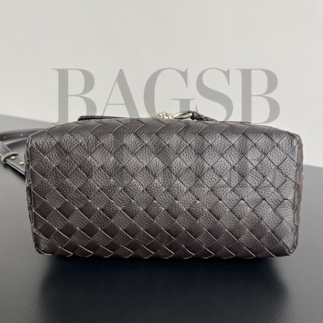 BOTTEGA VENETA SMALL ANDIAMO MESSENGER 815781 (29 × 20 × 13 cm) — Bags