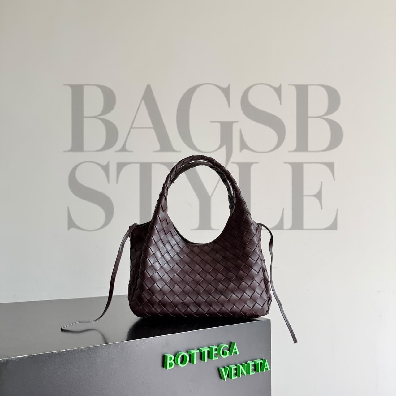 BOTTEGA VENETA SMALL CAMPANA 854248V4SC02190 (28*16*15cm) — Bags
