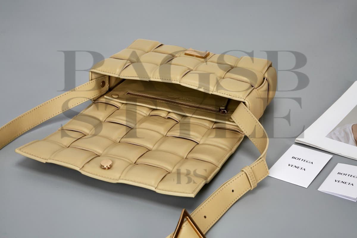 BOTTEGA VENETA SMALL CASSETTE 717506 (20*12.5*7cm) — Bags