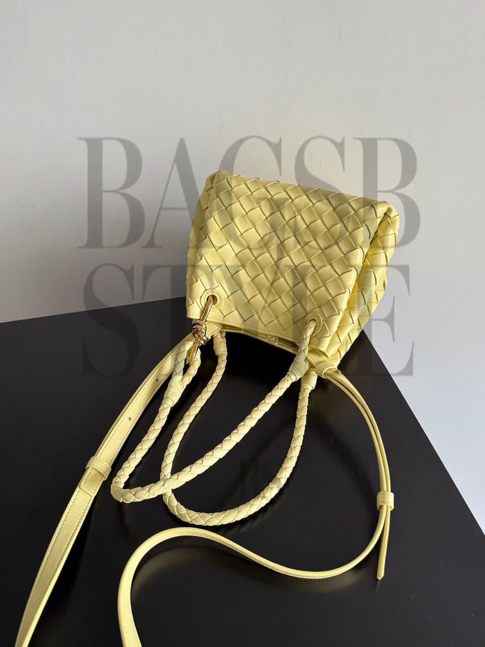 BOTTEGA VENETA SMALL PARACHUTE 796569VCPPT7258 (20 × 17 × 16.5 cm) — Bags