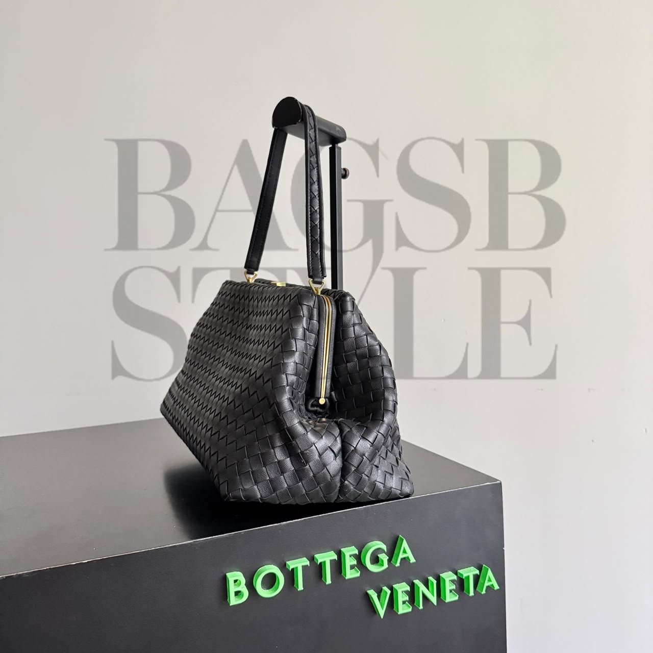 BOTTEGA VENETA THE 1998 868128 (37 × 18 × 16 cm) — Bags