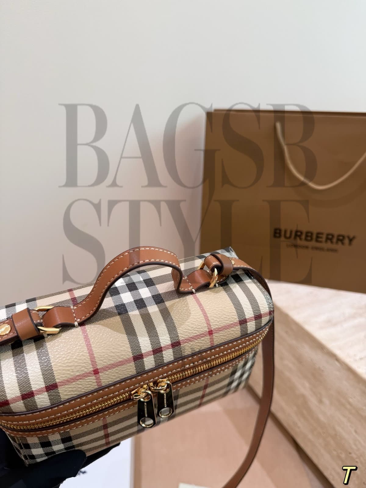 BURBERRY CHECK VANITY BAG 81205251 (19.5*15*8cm) — Bags