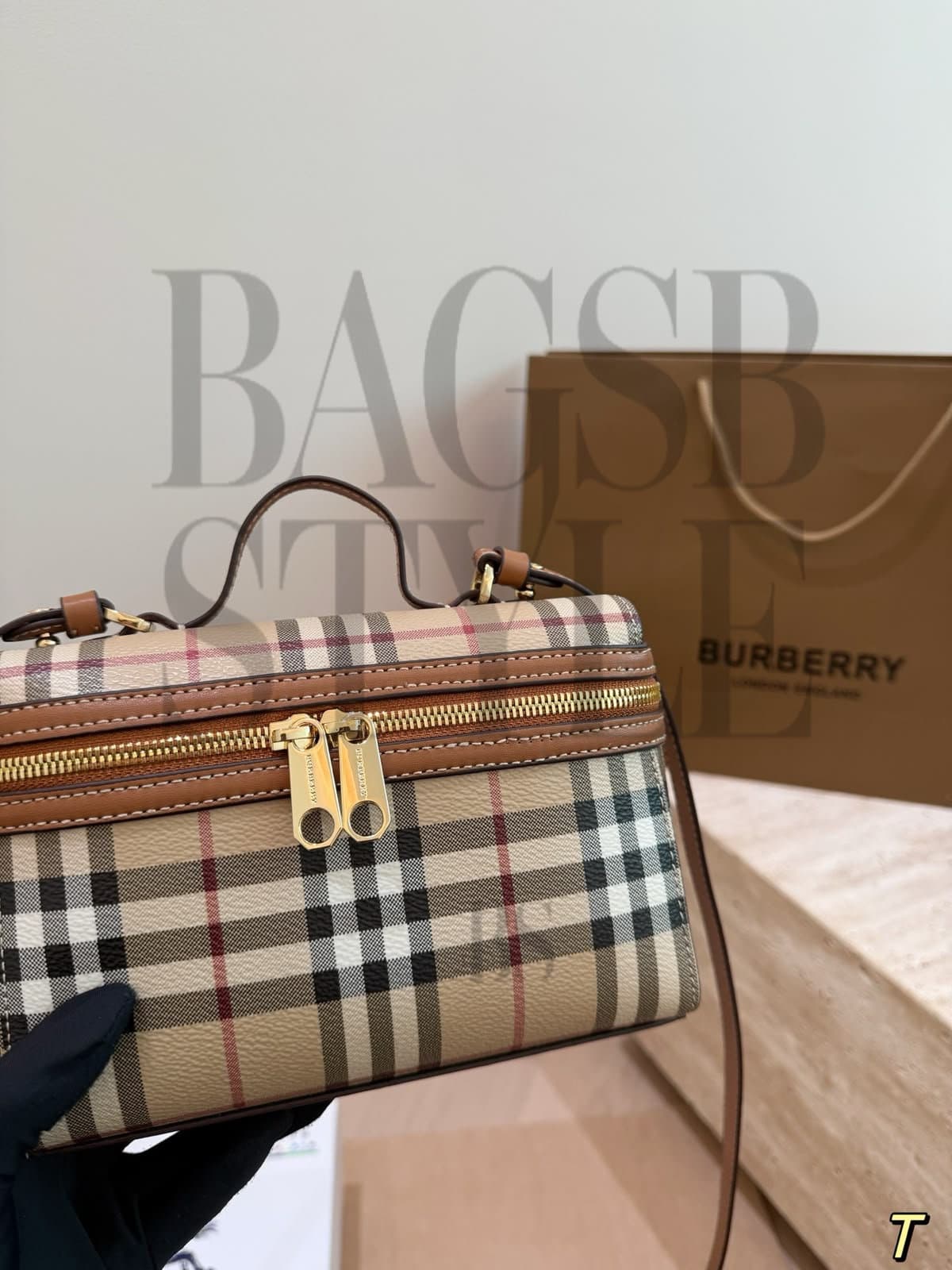 BURBERRY CHECK VANITY BAG 81205251 (19.5*15*8cm) — Bags