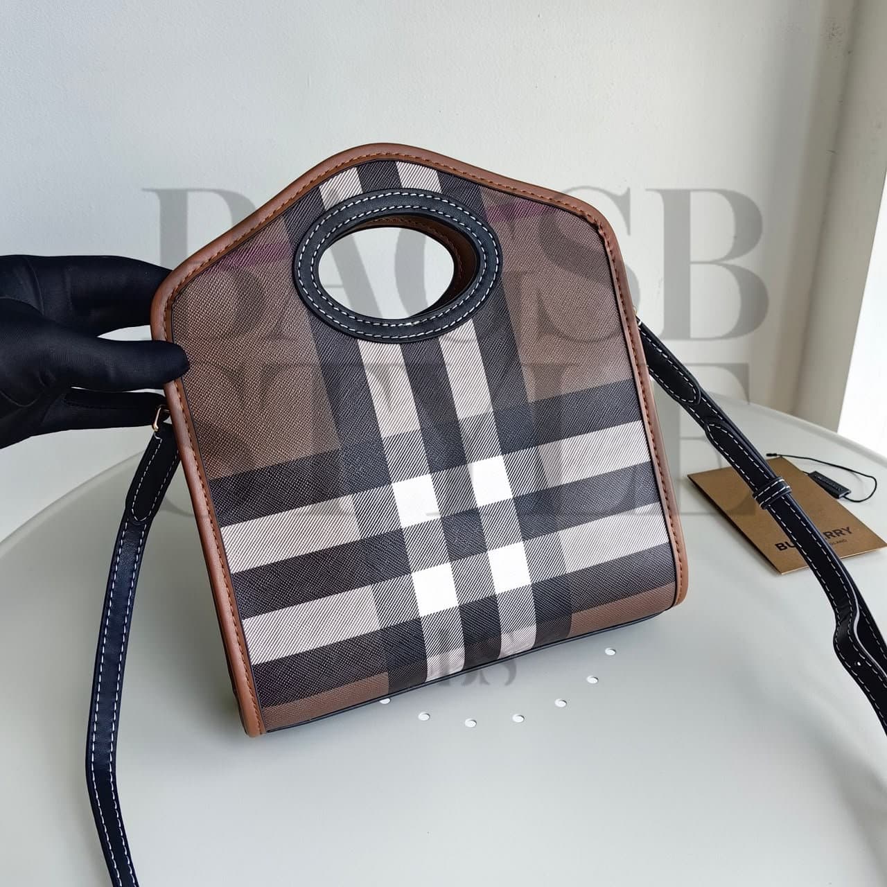 BURBERRY MINI POCKET TOTE BAG 80713861 (26.5*23*6cm) — Bags