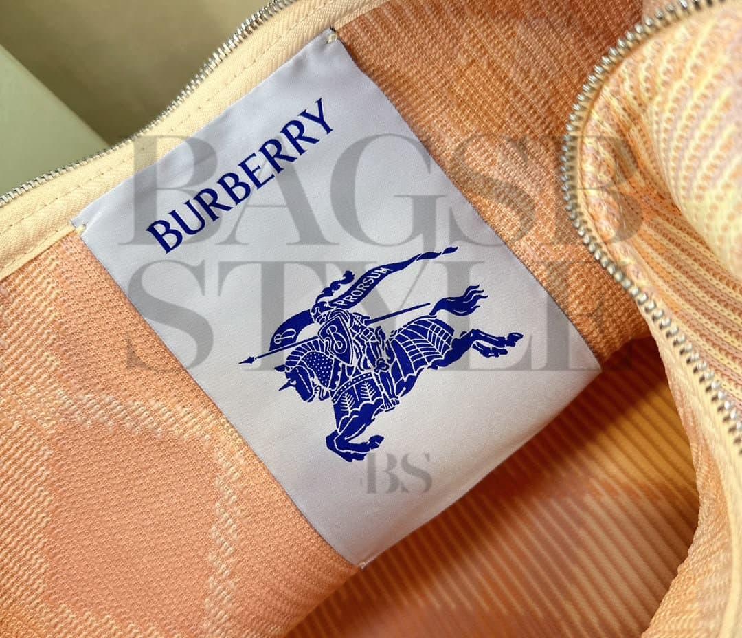 BURBERRY PEG DUFFEL BAG 80820461 (33.5*28*16.5cm) — Bags