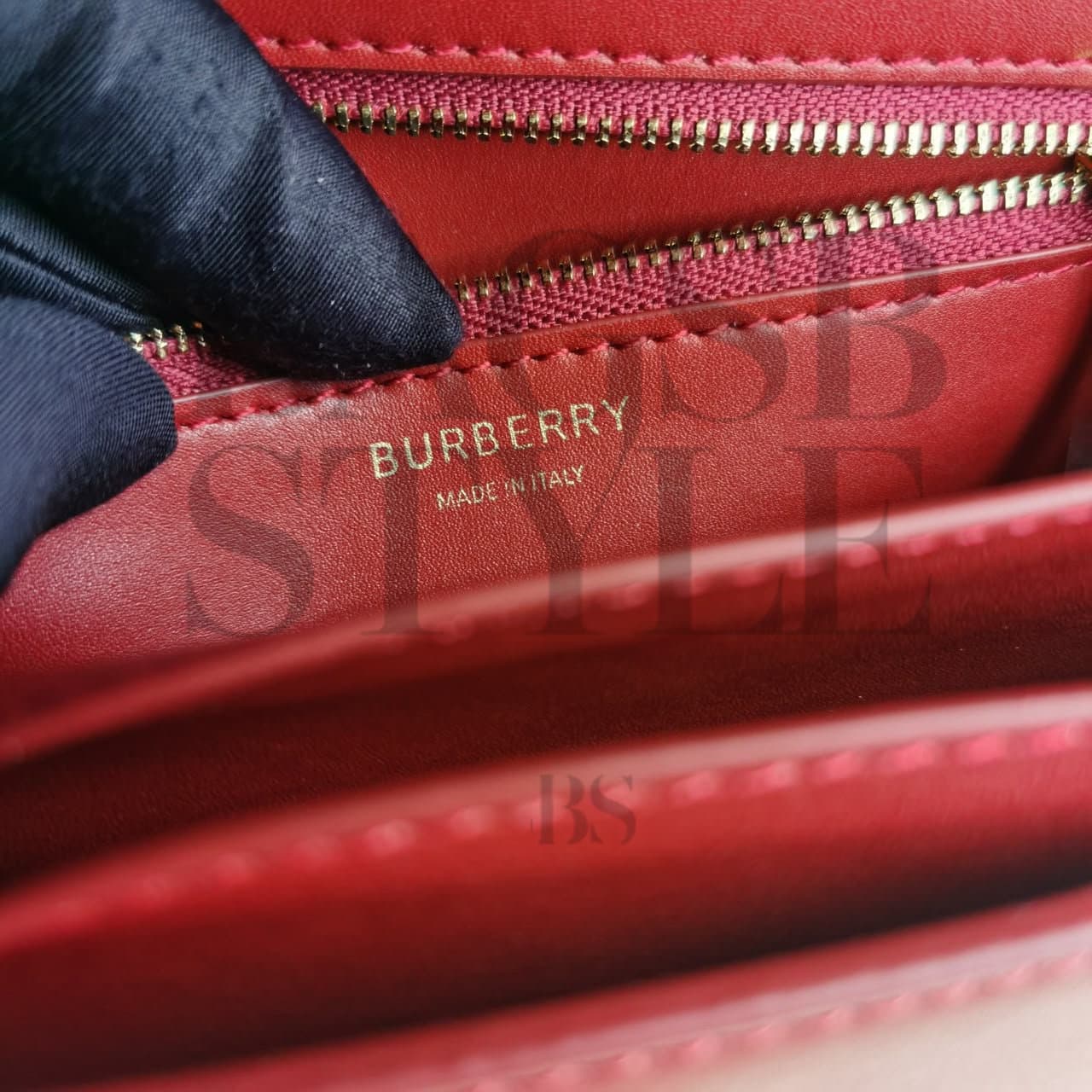 BURBERRY TB CROSSBODY BAG 80296911 (21 × 16 × 6 cm) — Bags