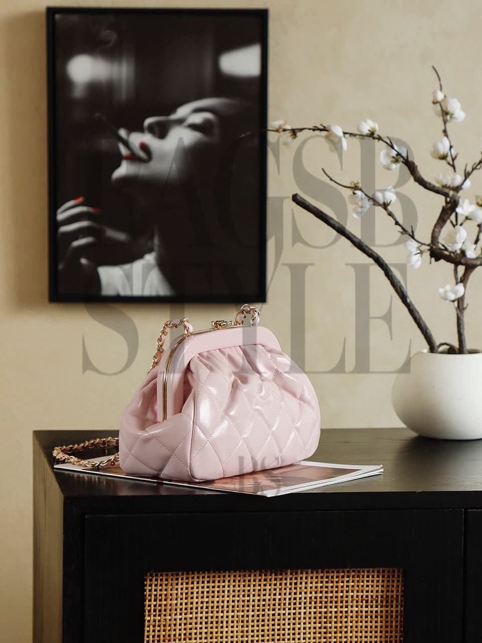 CHANEL MASTER LAMBSKIN QUILTED CC KISSLOCK CLUTCH PINK (23 × 15 × 8 cm) — Bags