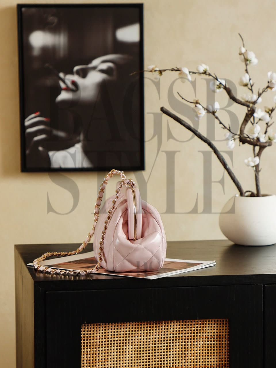 CHANEL MASTER LAMBSKIN QUILTED CC KISSLOCK CLUTCH PINK (23 × 15 × 8 cm) — Bags