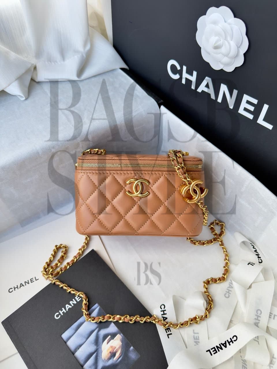 CHANEL MASTER PILLOW CRUSH CASE WITH CHAIN SMALL QUILTED LAMBSKIN MAKEUP BAG (17*9.5*8cm) — Bags