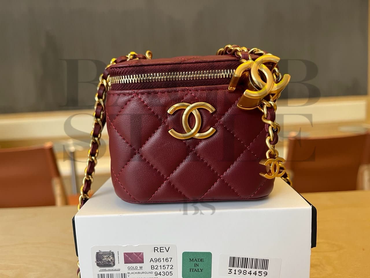 CHANEL MASTER QUILTED MINI VANITY WITH CHAIN AP2198 (11*8.5*7cm) — Bags