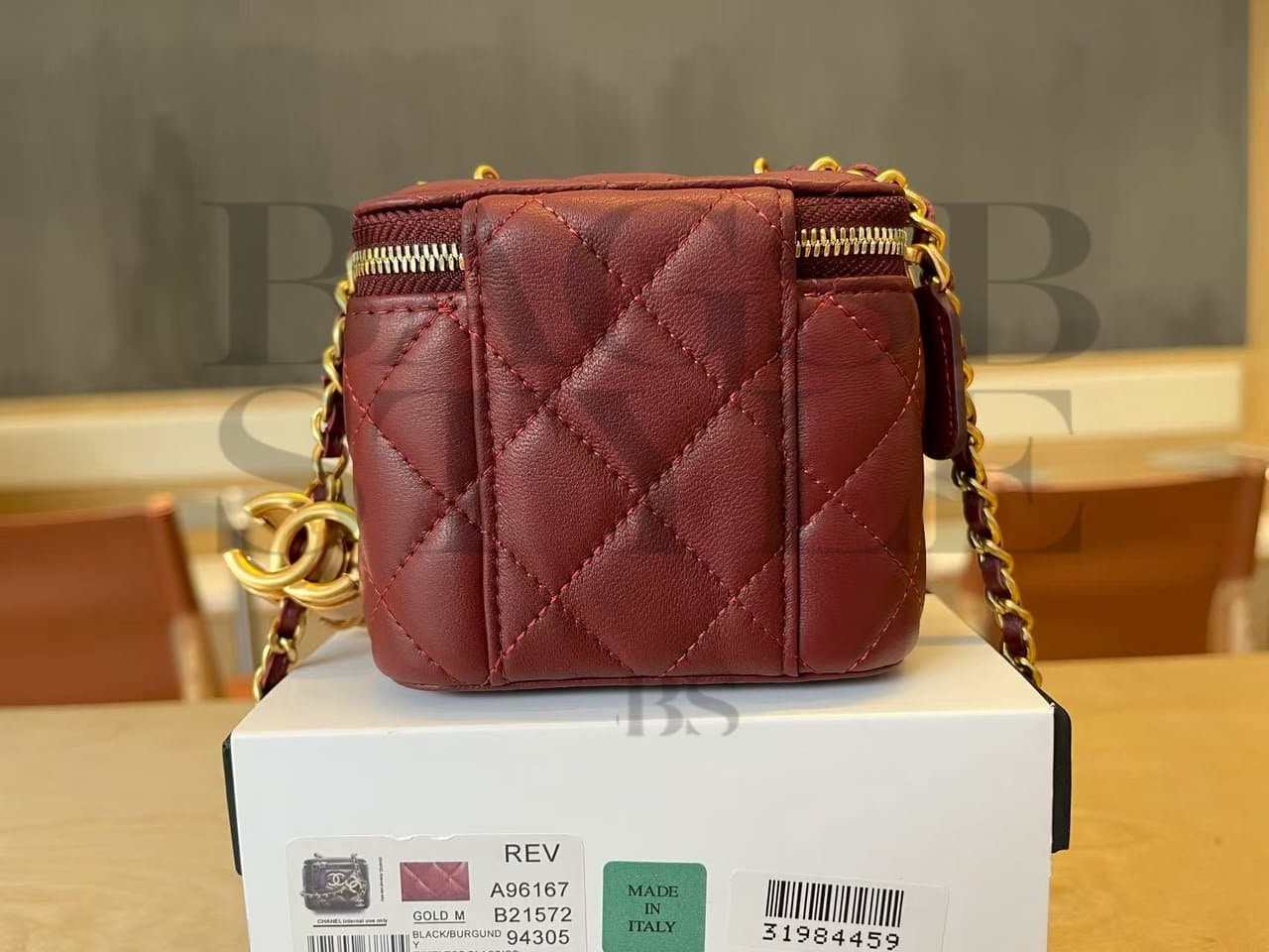 CHANEL MASTER QUILTED MINI VANITY WITH CHAIN AP2198 (11*8.5*7cm) — Bags