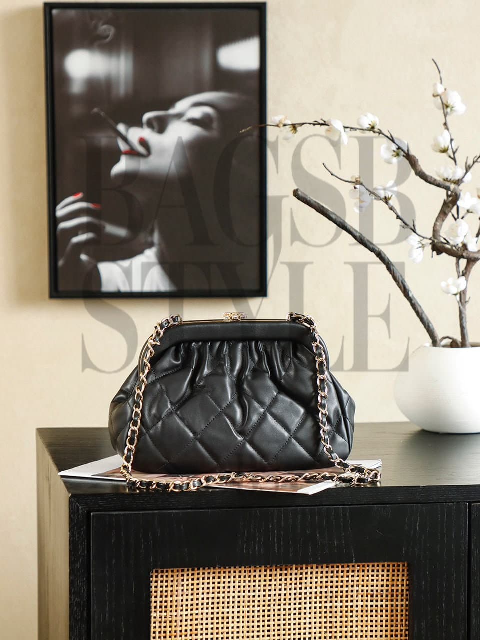 CHANEL MASTER QUILTED VINTAGE KISS LOCK FRAME BAG LAMBSKIN BLACK (23 × 15 × 8 cm) — Bags