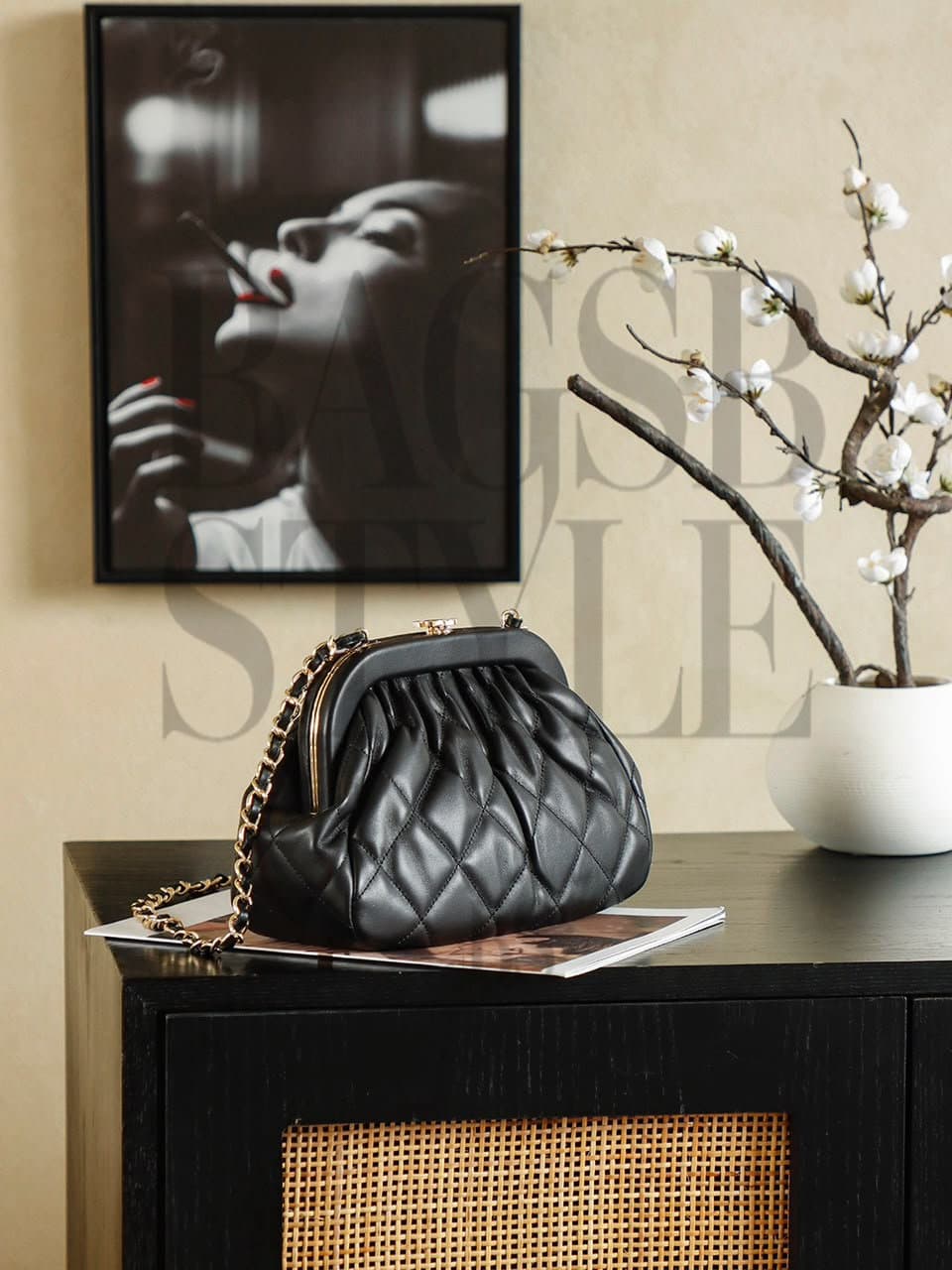 CHANEL MASTER QUILTED VINTAGE KISS LOCK FRAME BAG LAMBSKIN BLACK (23 × 15 × 8 cm) — Bags
