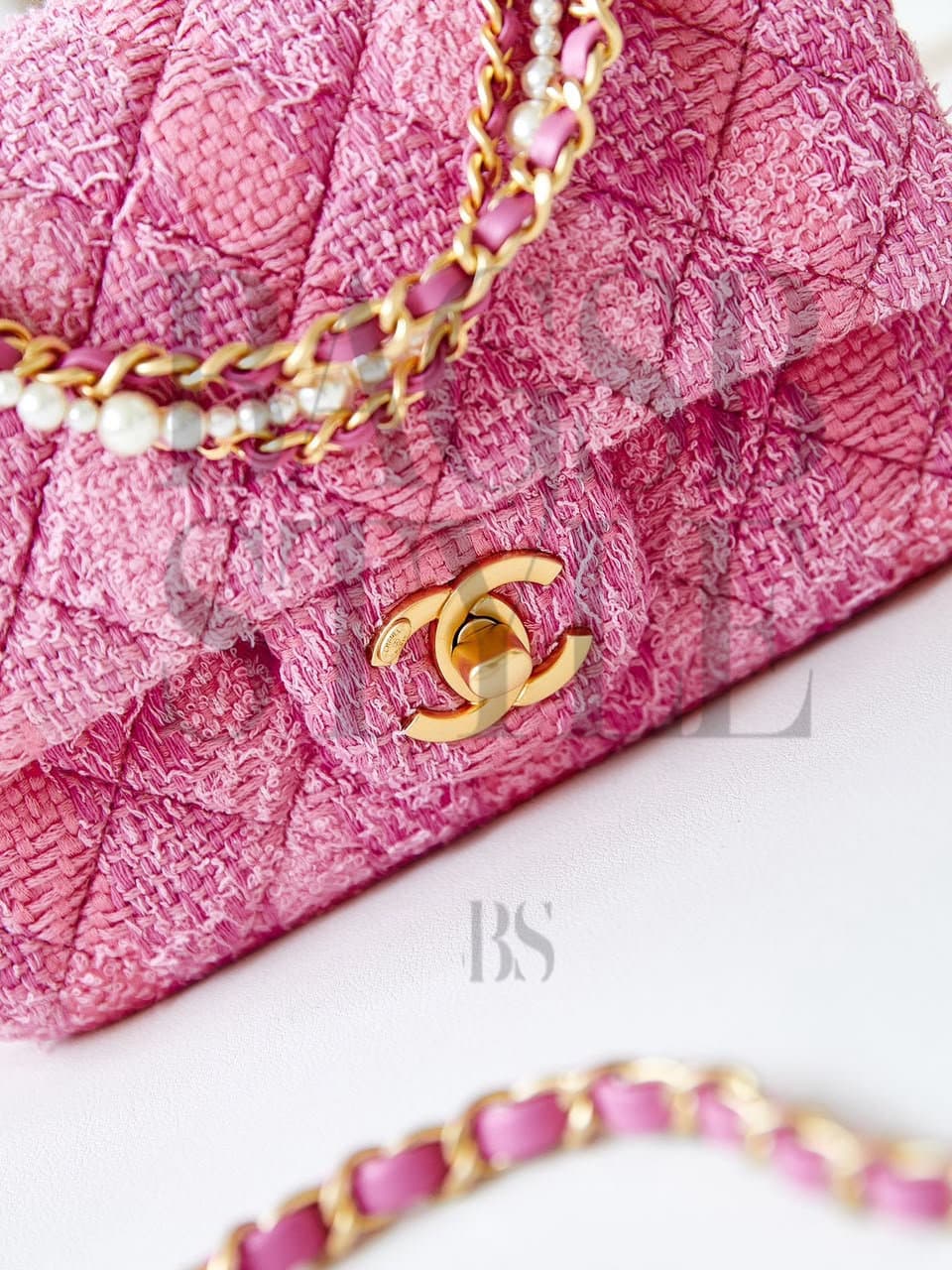 CHANEL MASTER TWEED QUILTED PEARL TWIST MINI SQUARE FLAP AS4385 (17*12.5*5cm) — Bags