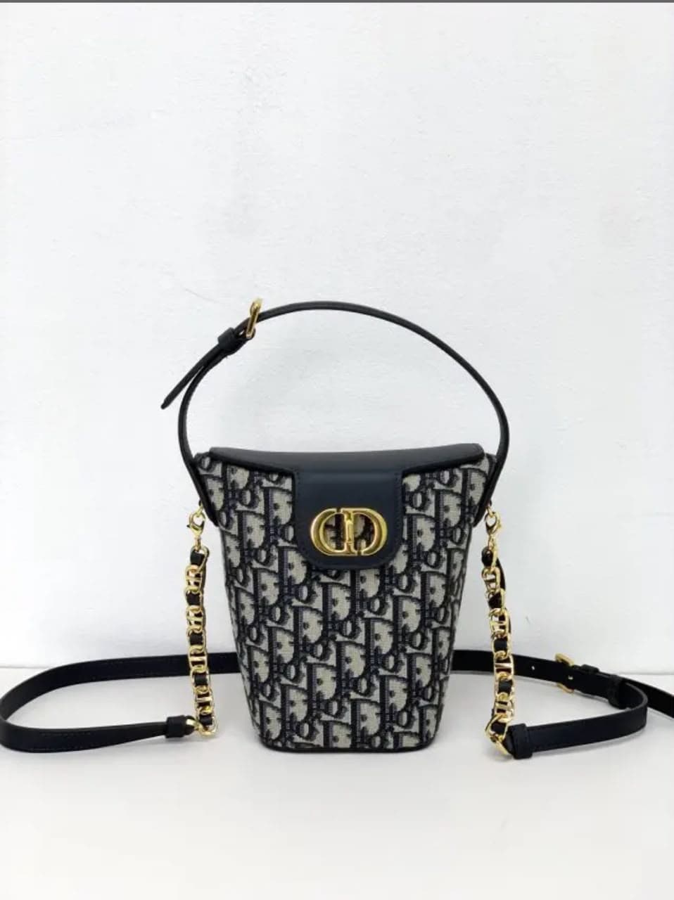 DIOR 30 MONTAIGNE AMBER CHAIN Size: 17x18x8CM — Bags