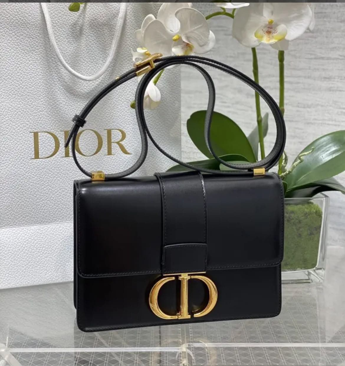 Dior 30 Montaigne Back — Luxury Replica — Bags