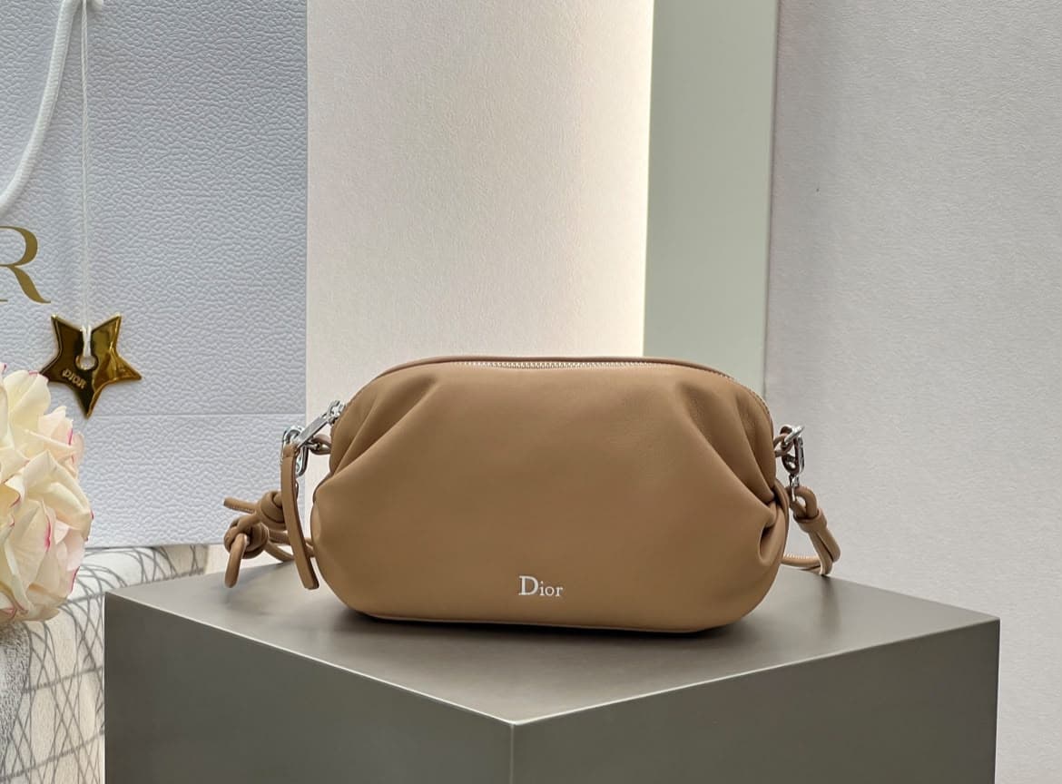 DIOR BOW CLUTCH. Size: 20 × 11 × 8 cm — Bags