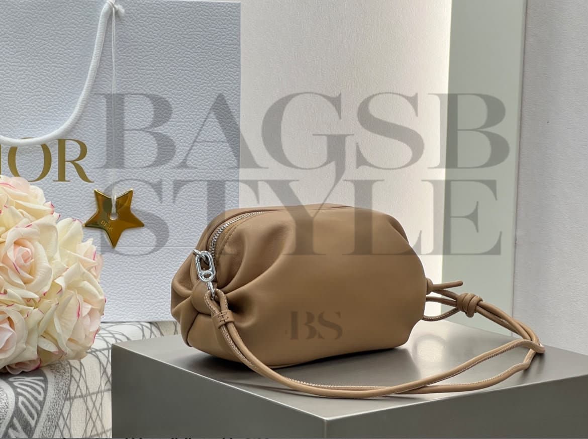DIOR BOW CLUTCH. Size: 20 × 11 × 8 cm — Bags
