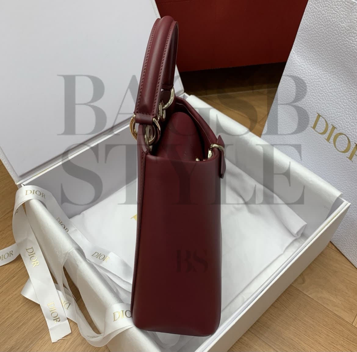 DIOR CIGALE BAG. Size:33.5 × 23 × 10.5 cm — Bags