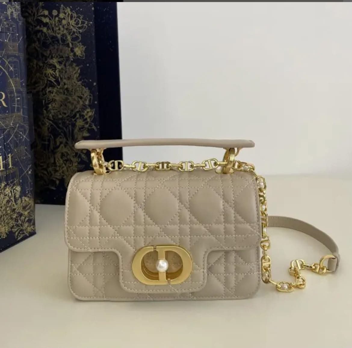 DIOR JOLIE TOP HANDLE. Size: 22 x 14 x 8 cm — Bags