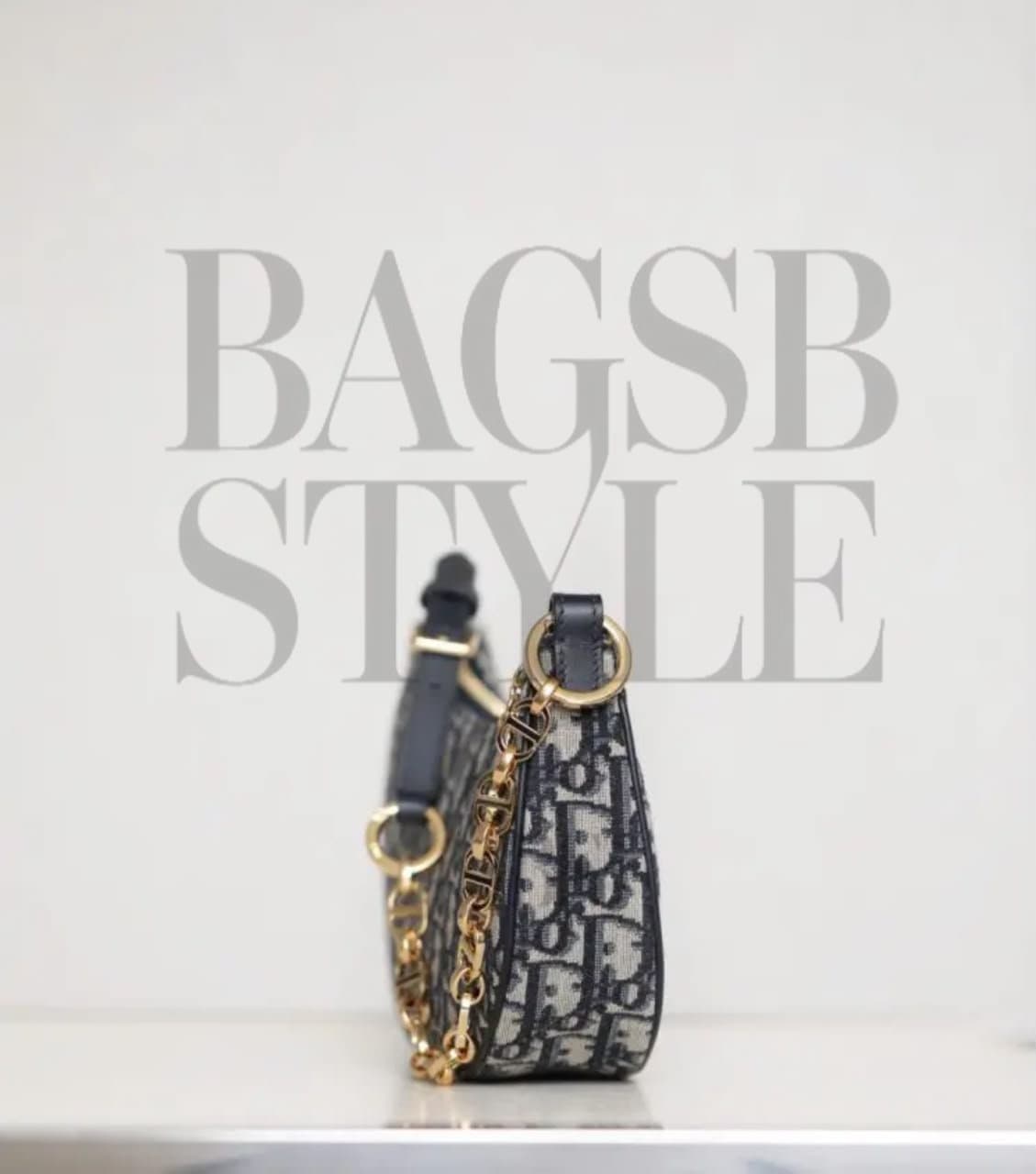 DIOR LOUNGE BAG. Size: 26 x 15x 5.5 cm — Bags