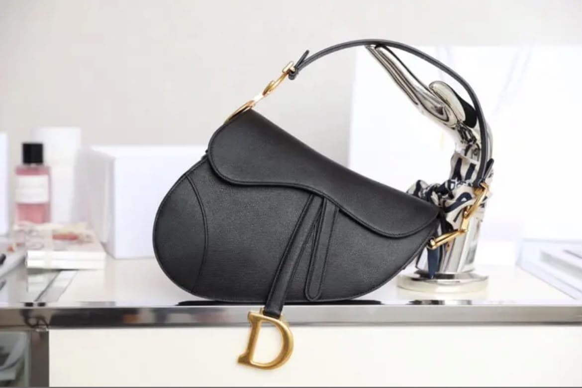 DIOR SADDLE BAG. Size: 25.5 x 20 x 6.5 cm — Bags