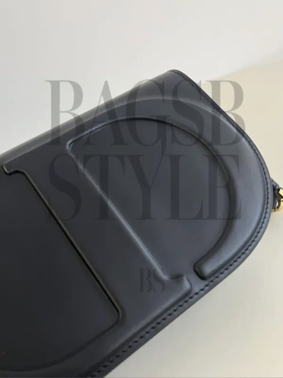 DIOR SIGNATURE. Size: 21 x 6 x 12cm — Bags