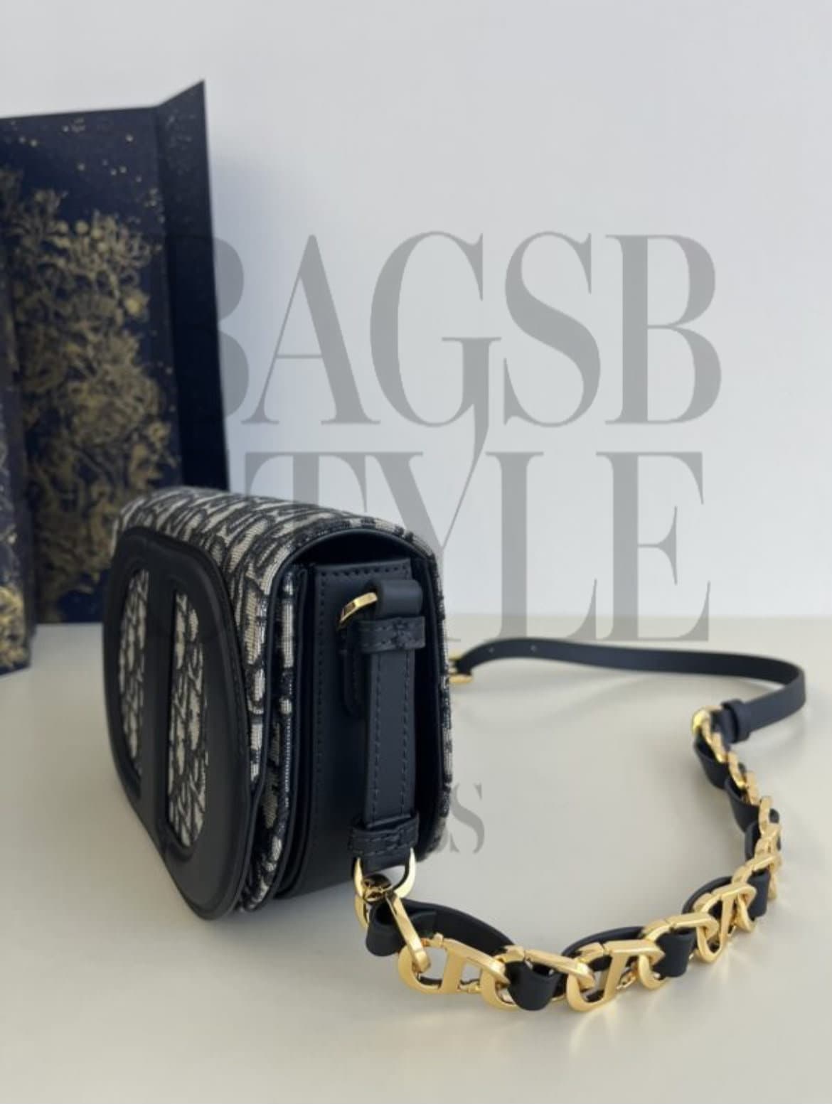 DIOR SIGNATURE. Size: 21 x 6 x 12cm — Bags