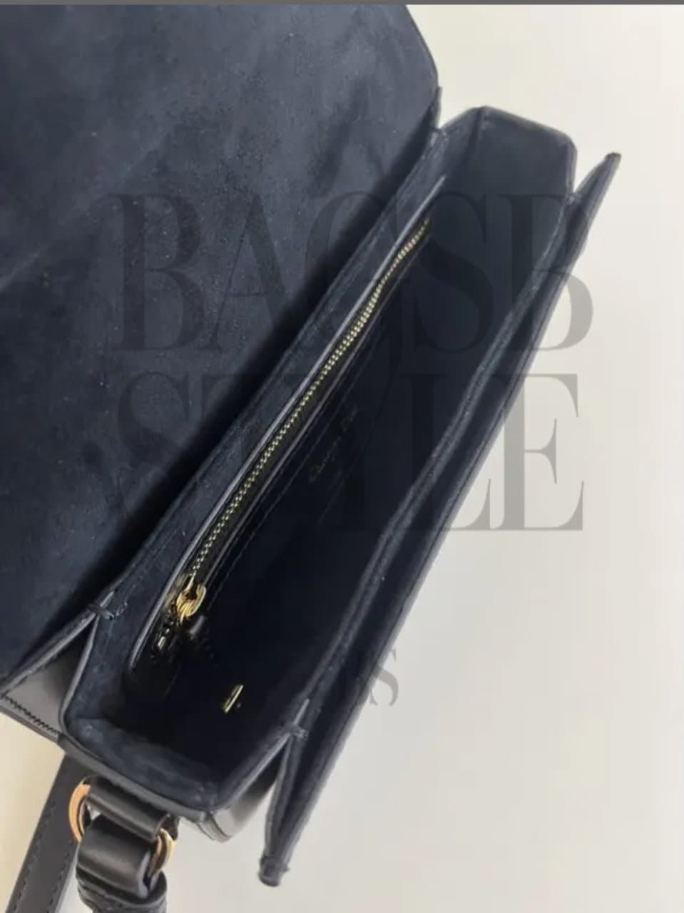 DIOR SIGNATURE. Size: 21 x 6 x 12cm — Bags